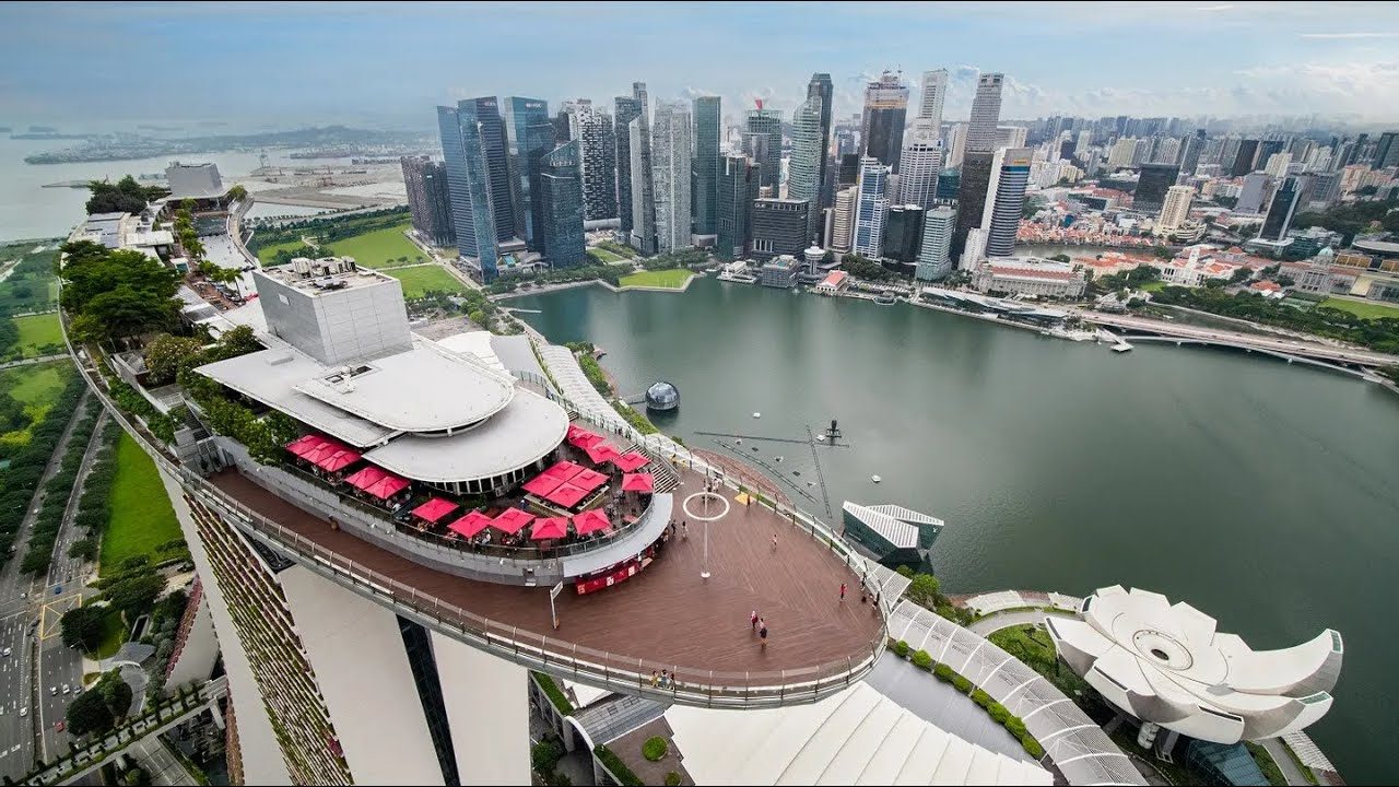 Marina Bay Sands: смотровая, бассейн на крыше и шоу Spectra